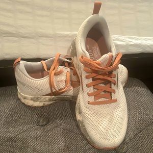 Like New! Size 8 Brooks women’s running shoes